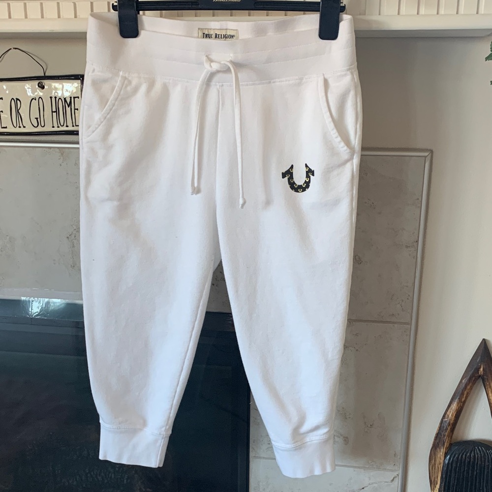 True Religion White Cropped Horseshoe joggers drawstring waist Size M